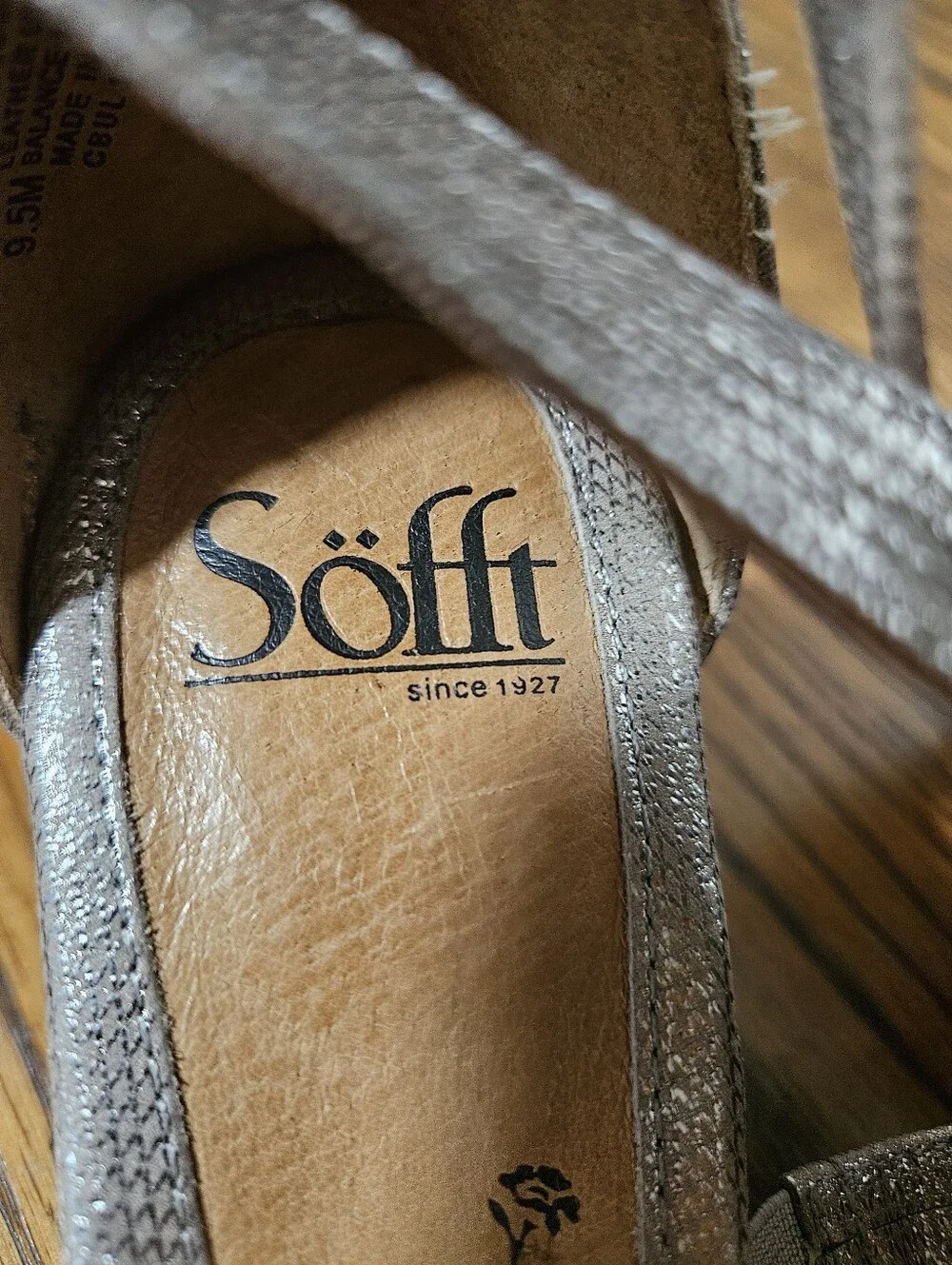 Sofft Metallic Silver Strappy Wedge Sandals Comfort Heel 9.5M